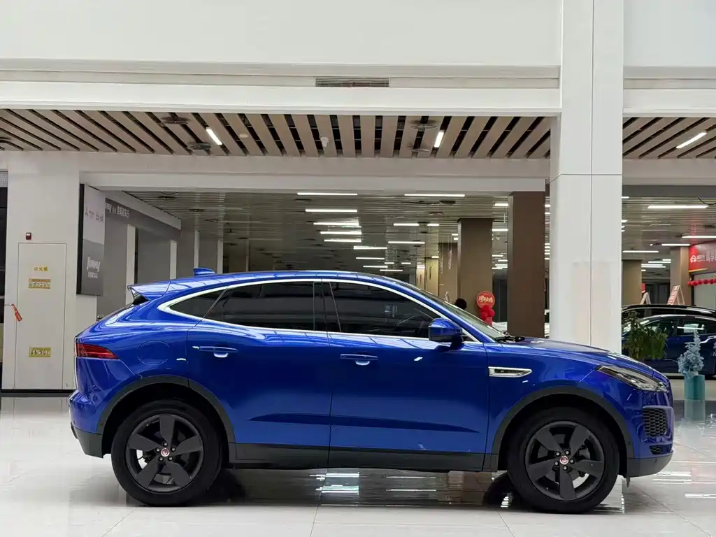 Jaguar E-PACE — фото 4