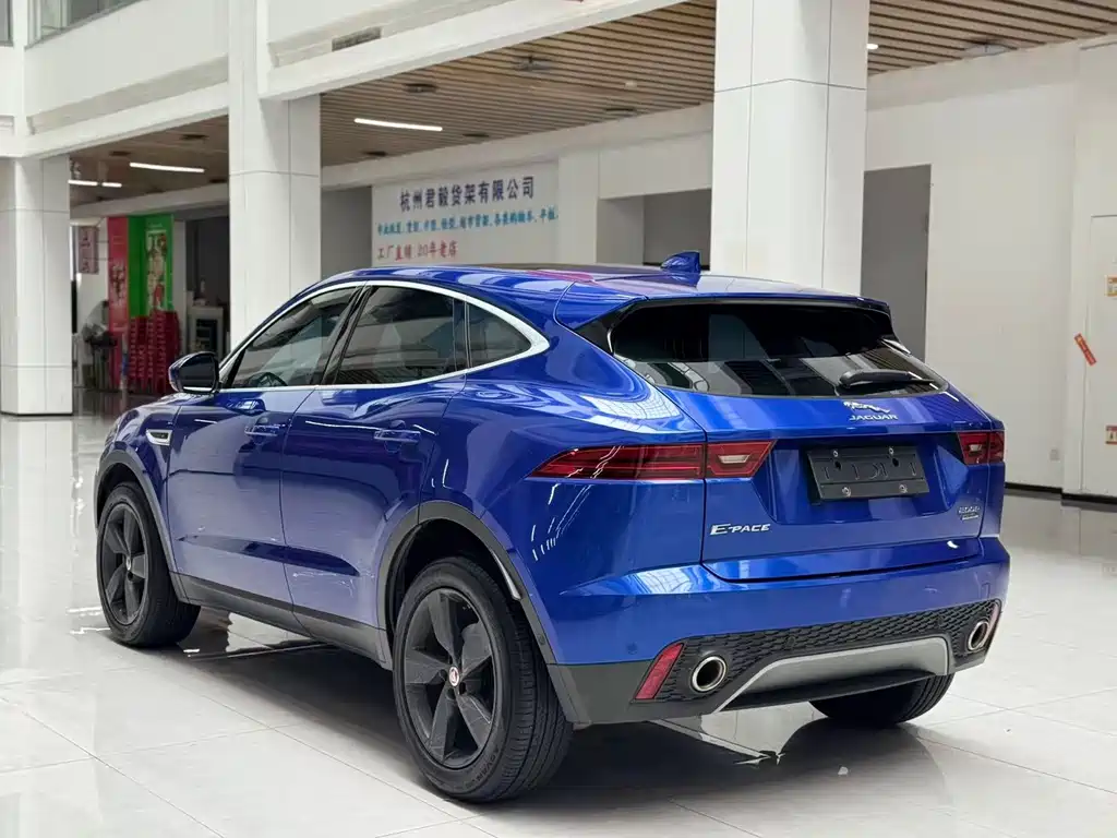 Jaguar E-PACE — фото 7