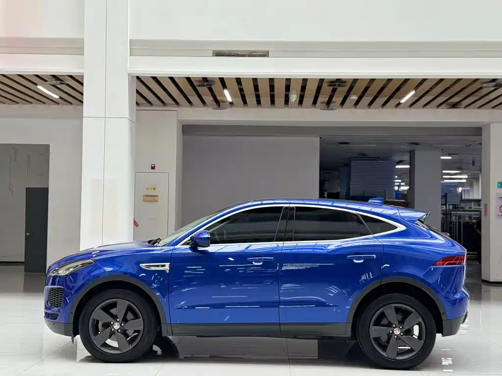 Jaguar E-PACE — фото 8