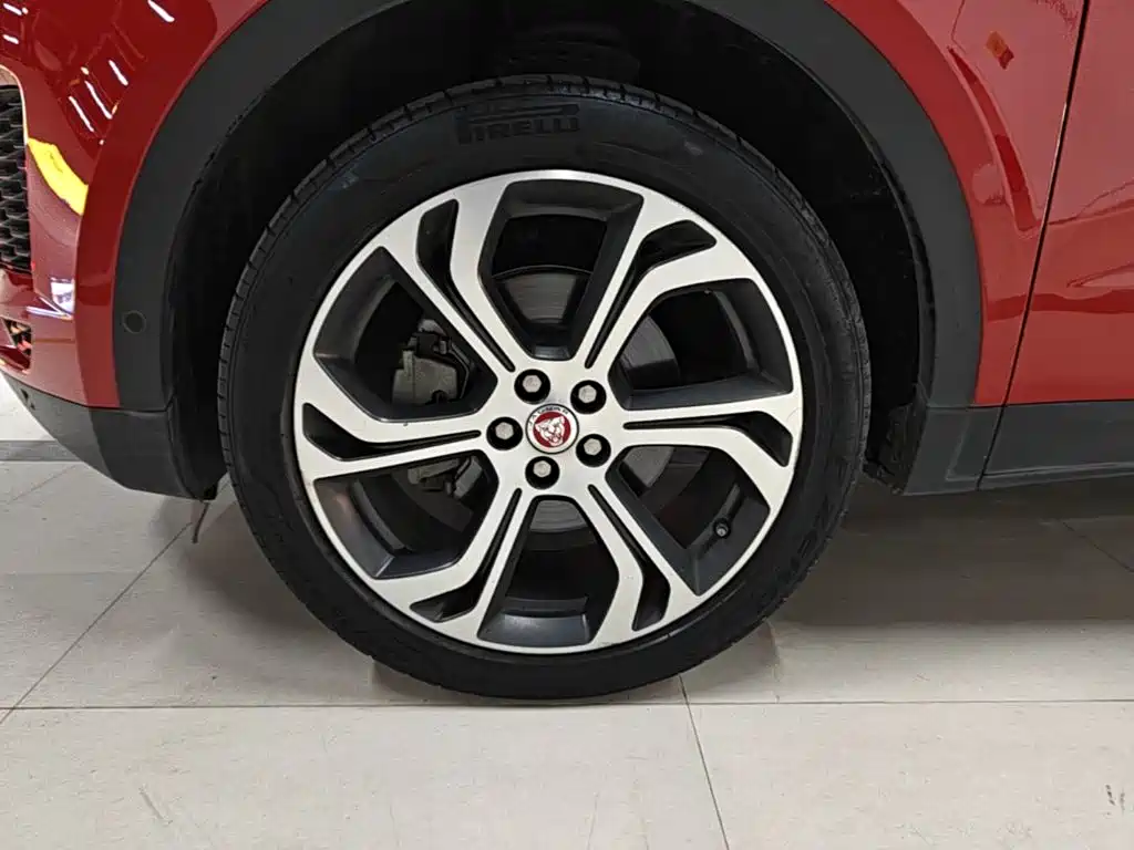 Jaguar E-PACE — фото 23