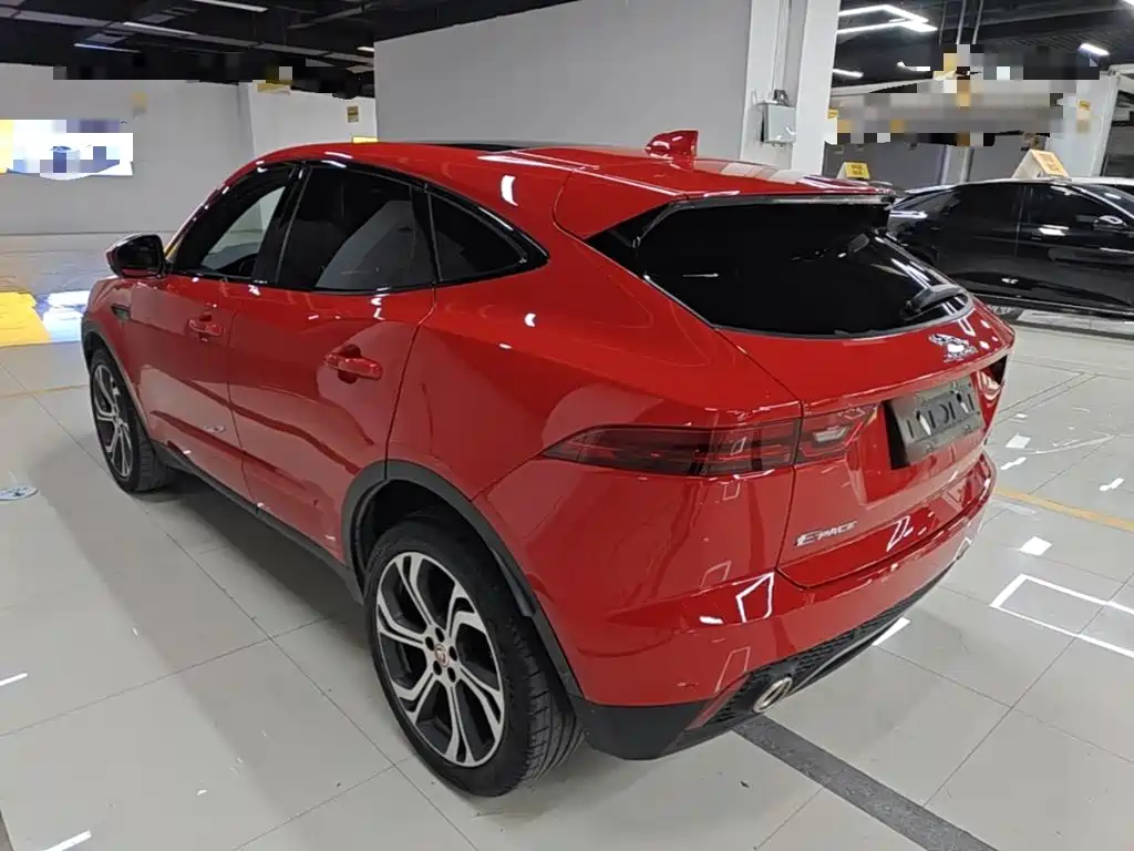 Jaguar E-PACE — фото 5