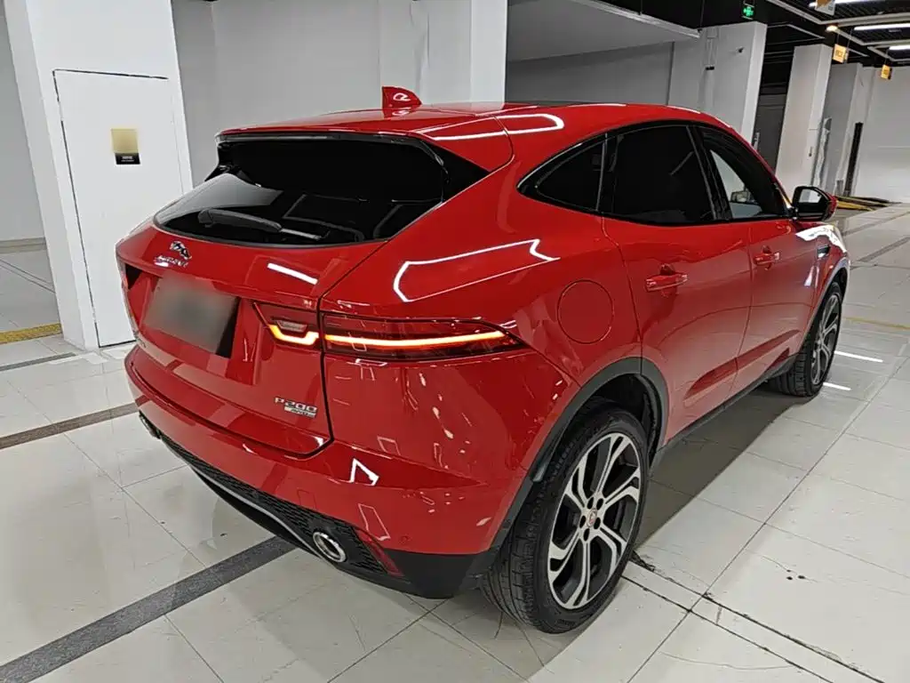 Jaguar E-PACE — фото 7