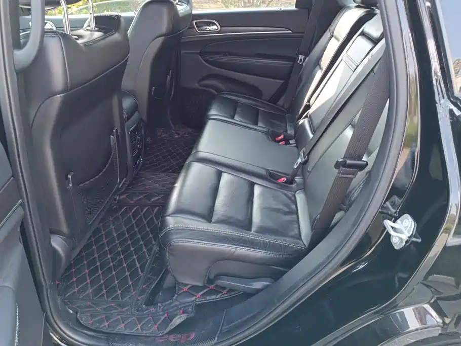 Jeep Grand Cherokee (Import) — фото 11