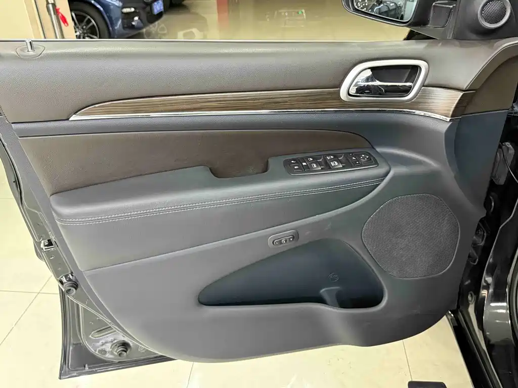 Jeep Grand Cherokee (Import) — фото 4