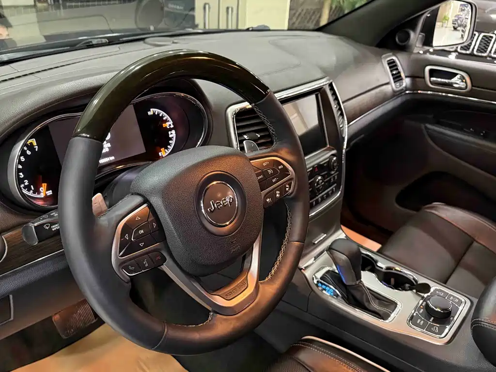 Jeep Grand Cherokee (Import) — фото 9