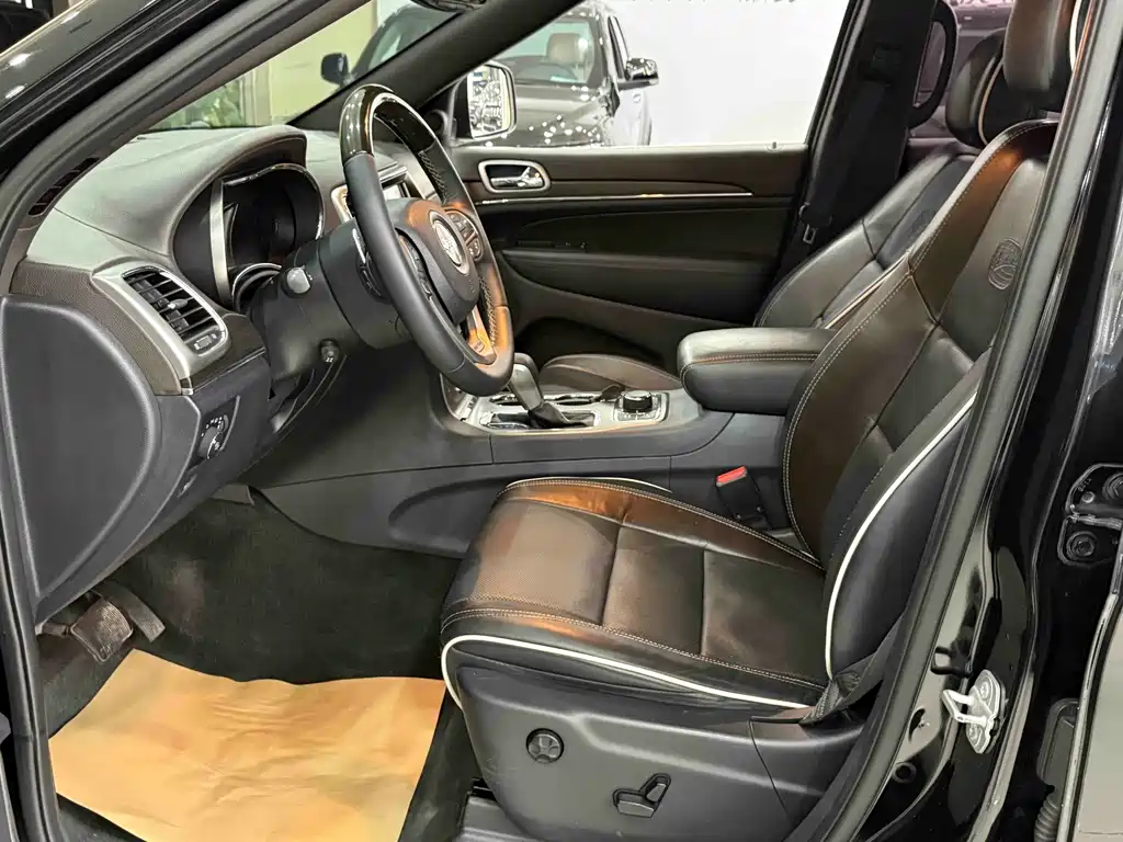 Jeep Grand Cherokee (Import) — фото 10