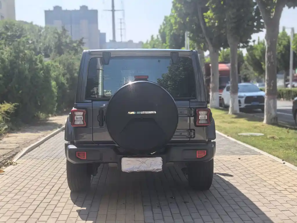 Jeep Wrangler — фото 4