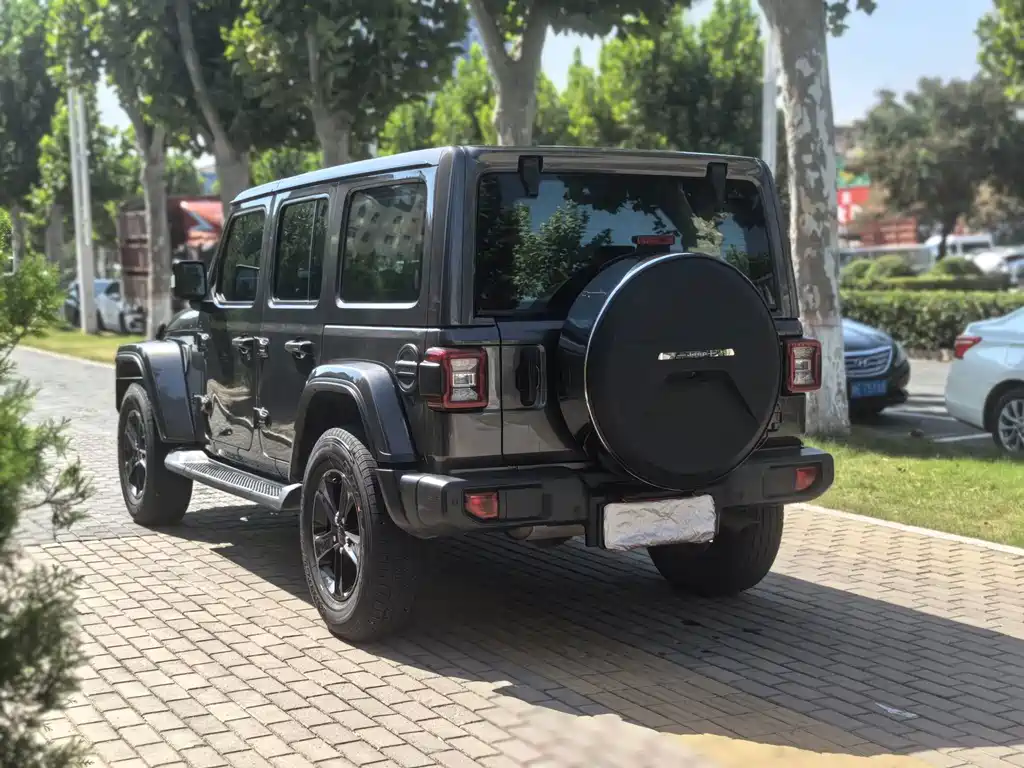 Jeep Wrangler — фото 5