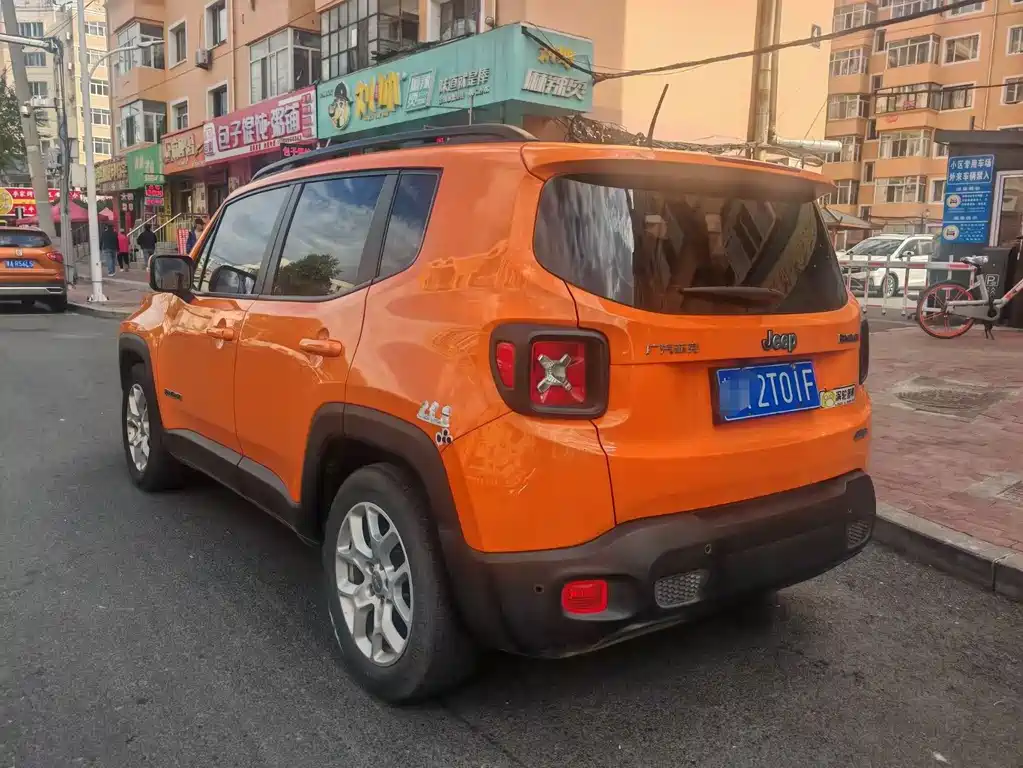 Jeep Renegade — фото 4