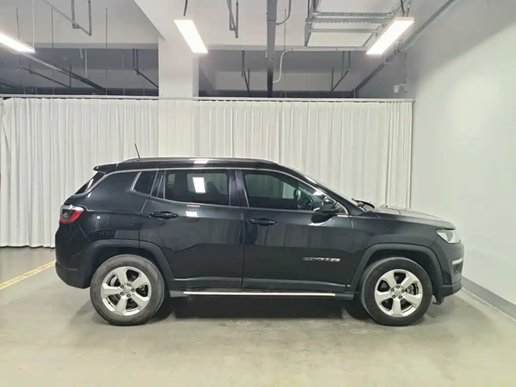 Jeep Compass — фото 2