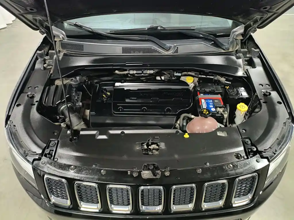 Jeep Compass — фото 11