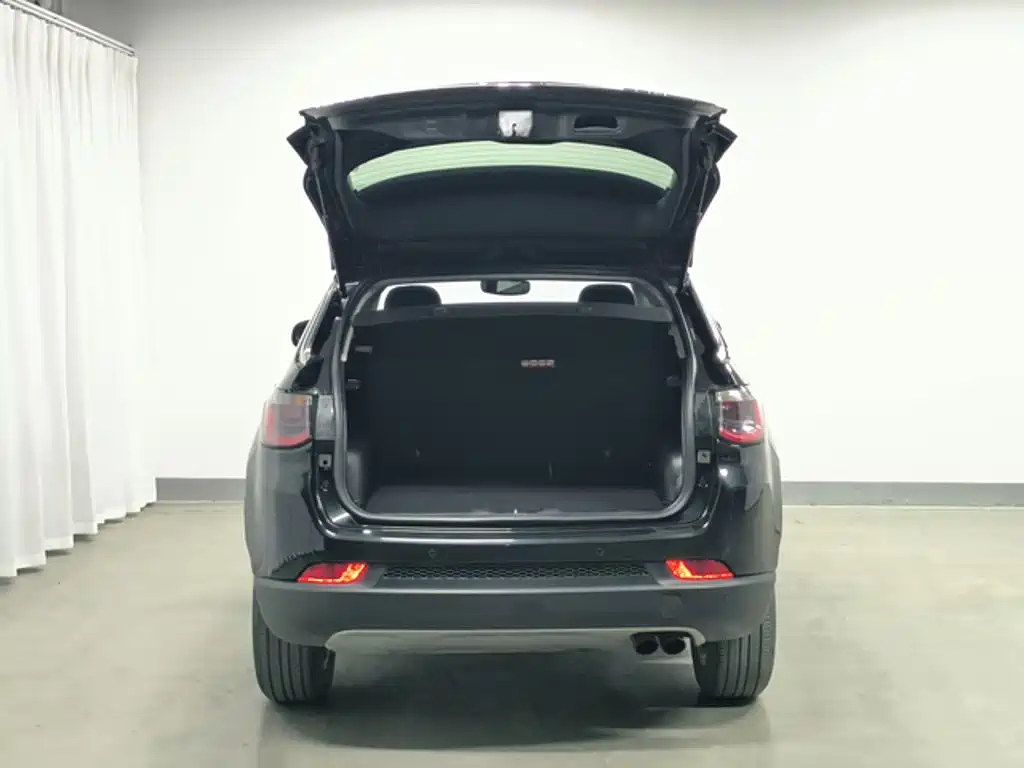 Jeep Compass — фото 6
