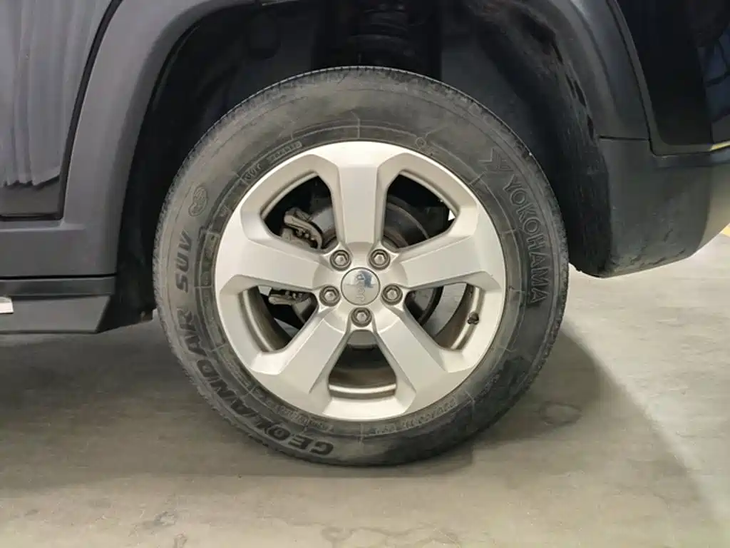 Jeep Compass — фото 8