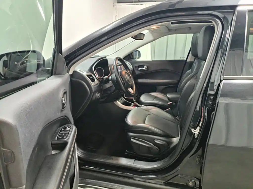 Jeep Compass — фото 9