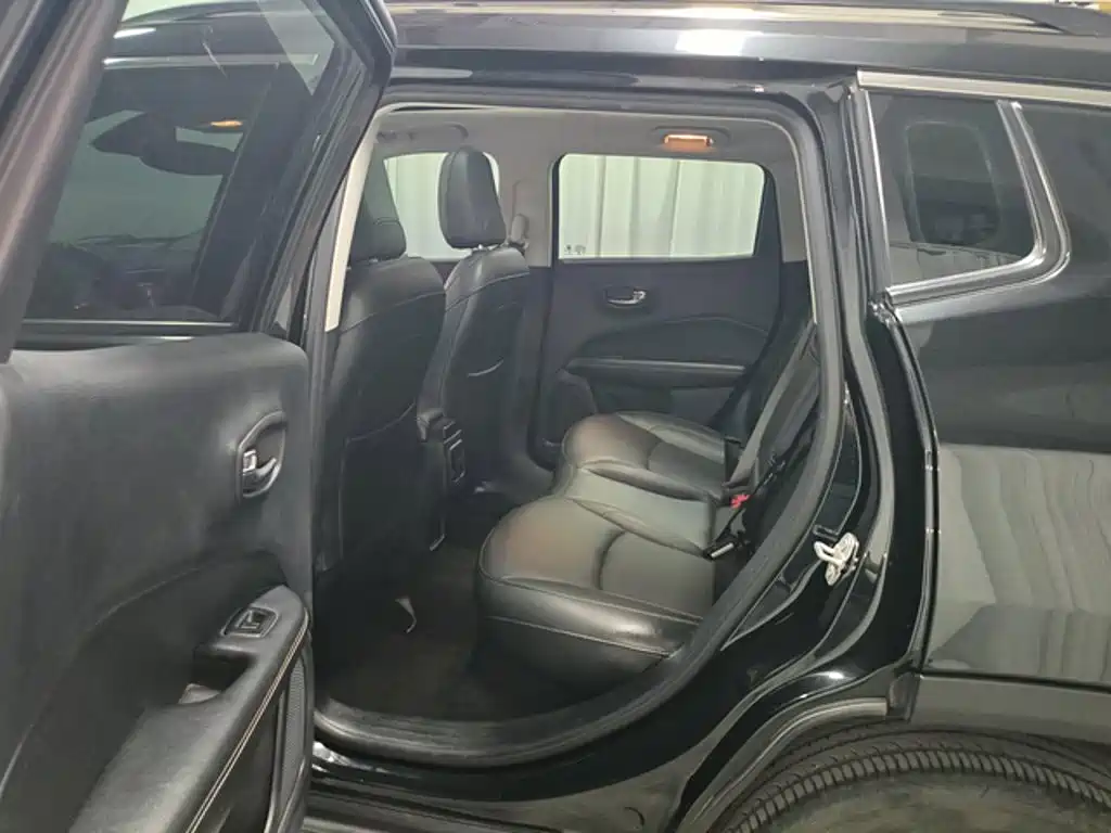 Jeep Compass — фото 10