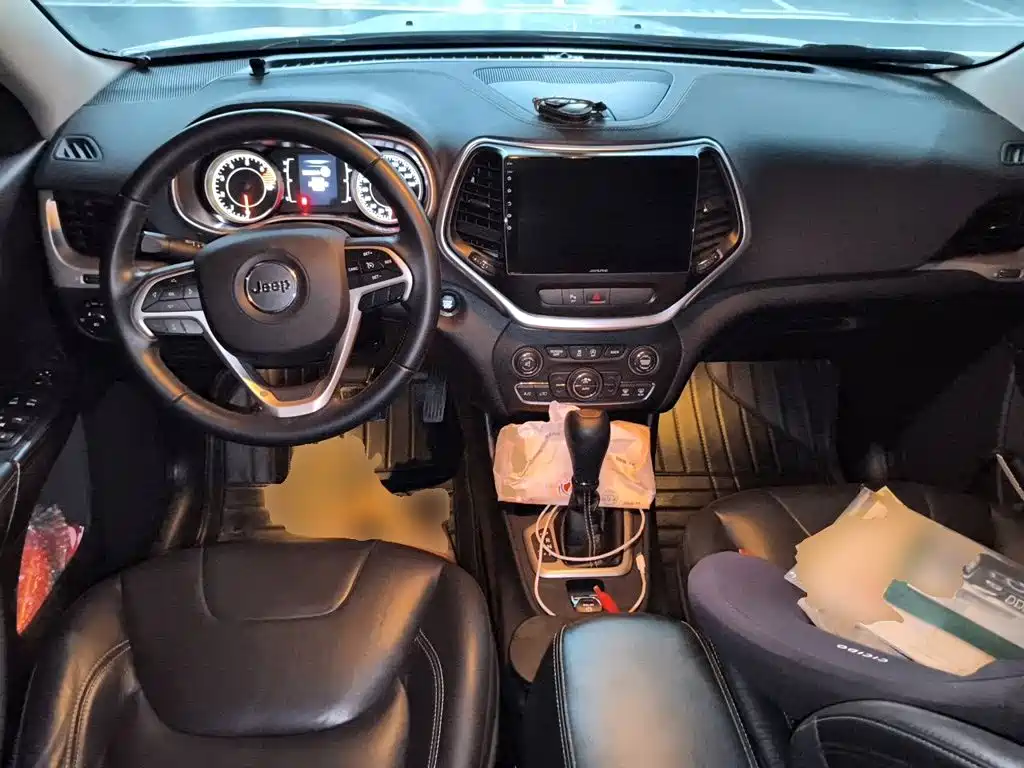 Jeep Cherokee — фото 5