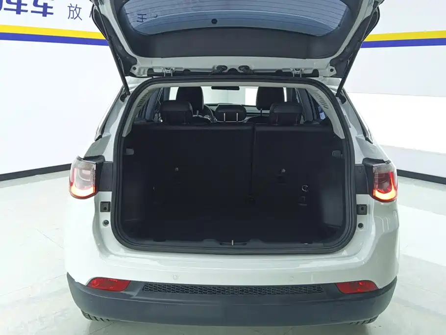 Jeep Compass — фото 4