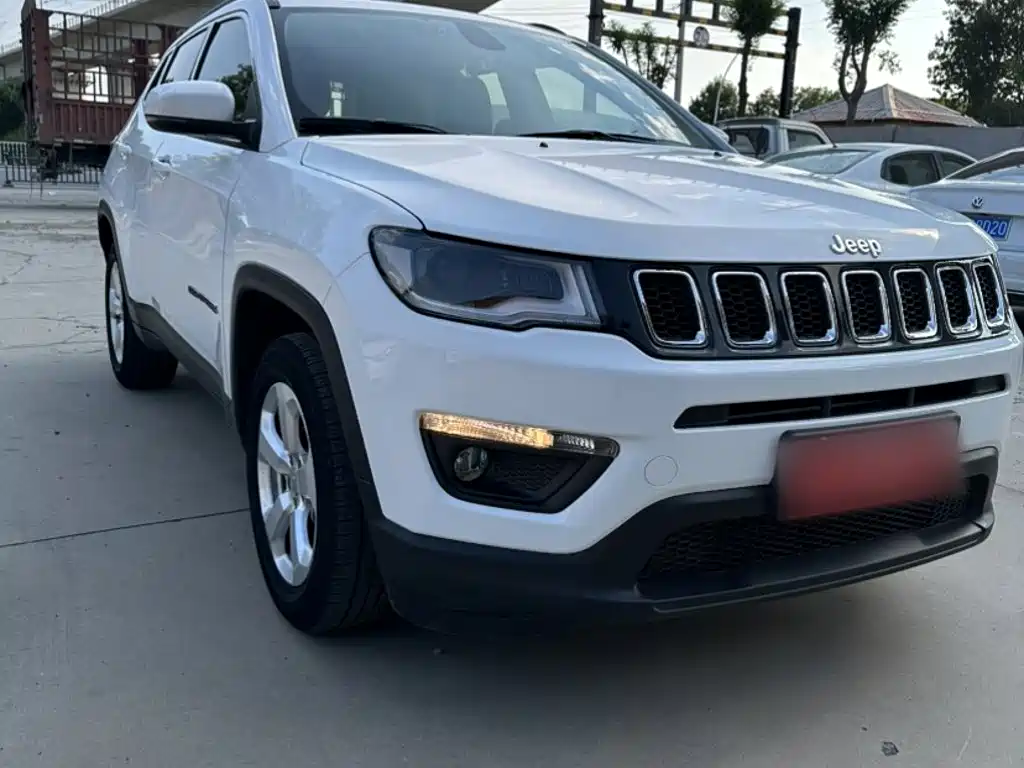 Jeep Compass — фото 6