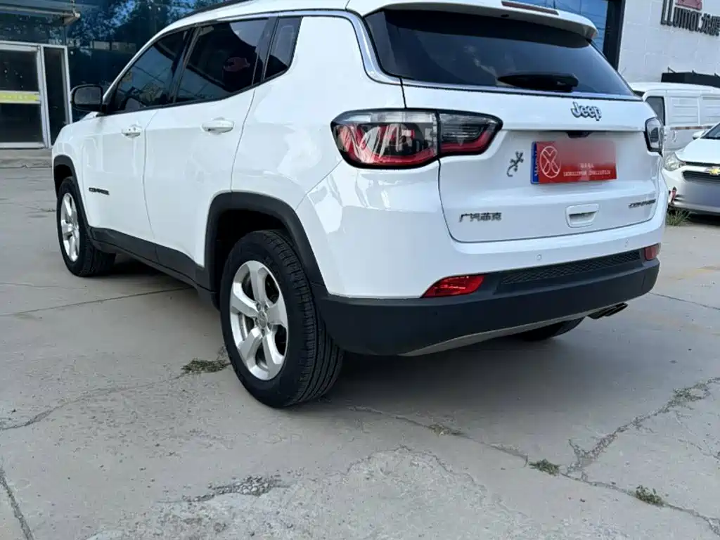 Jeep Compass — фото 8