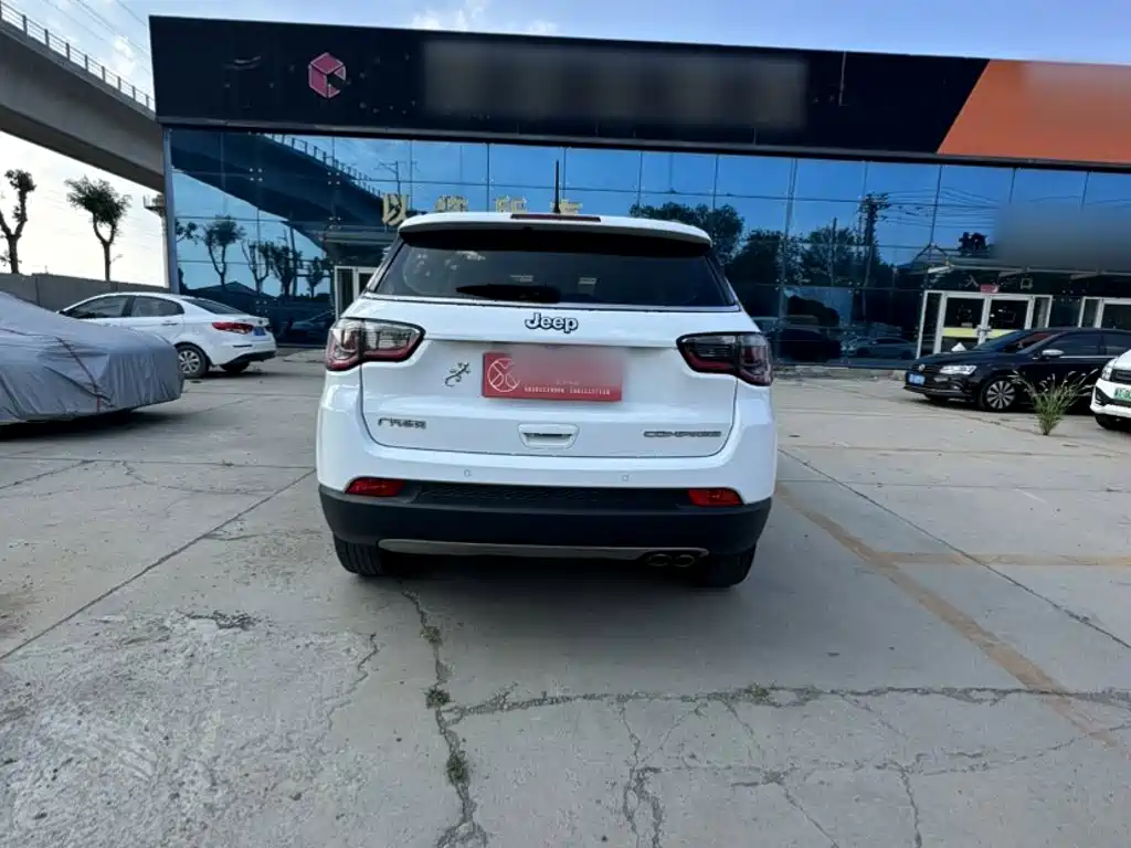 Jeep Compass — фото 9