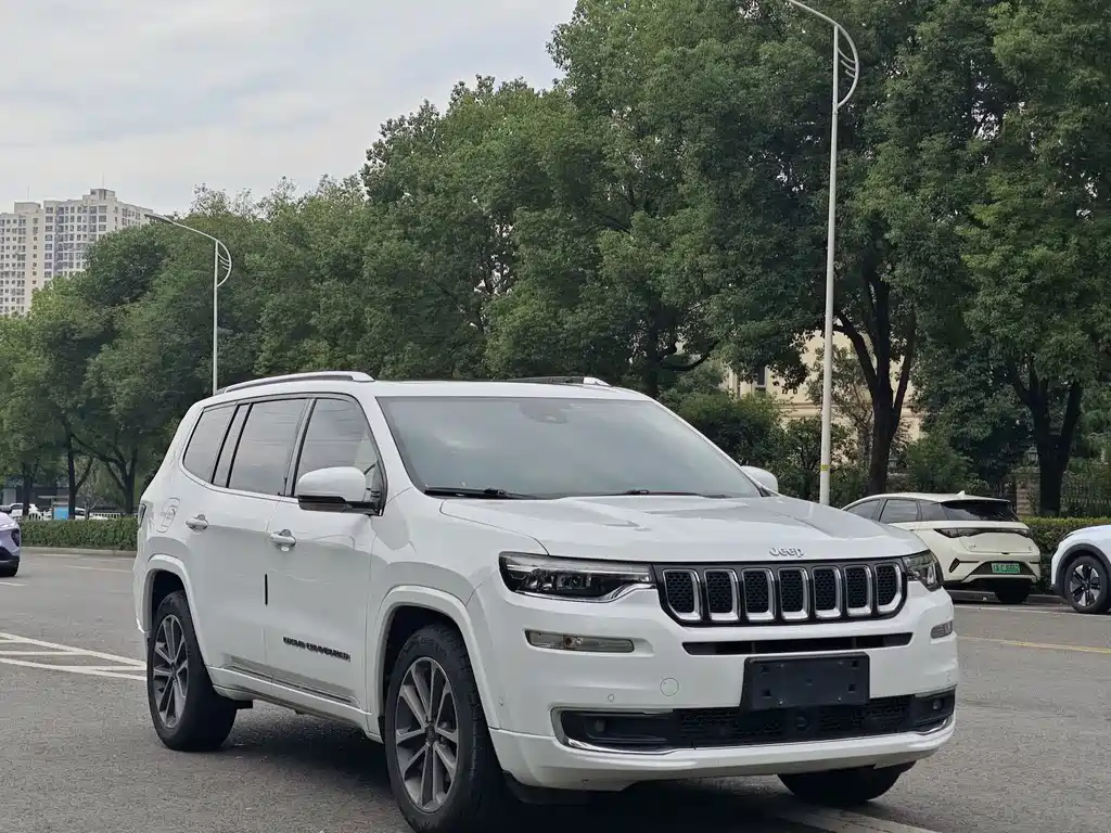 Jeep Grand Commander — фото 3