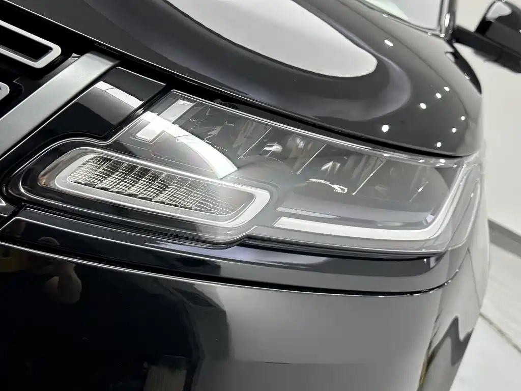 Land Rover Velar — фото 17
