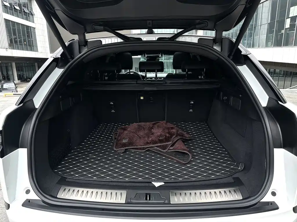 Land Rover Velar — фото 14