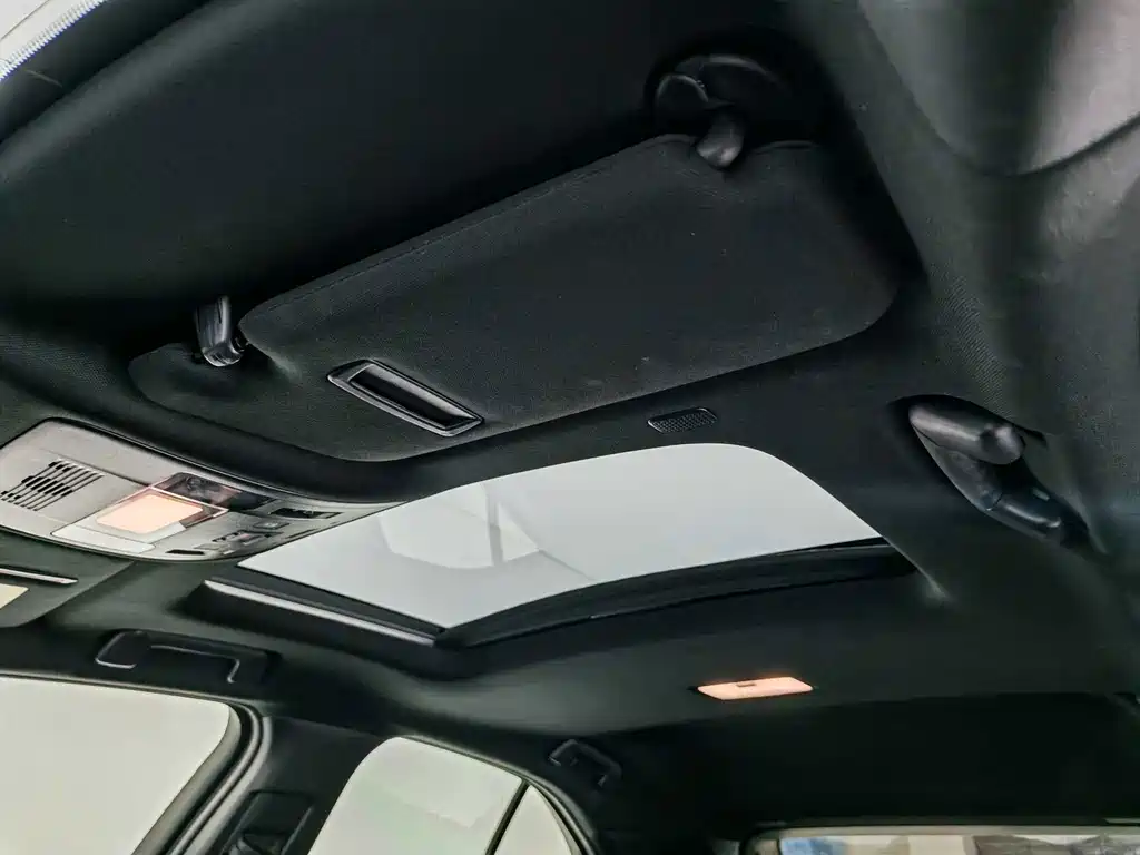 Lexus UX New Energy — фото 21