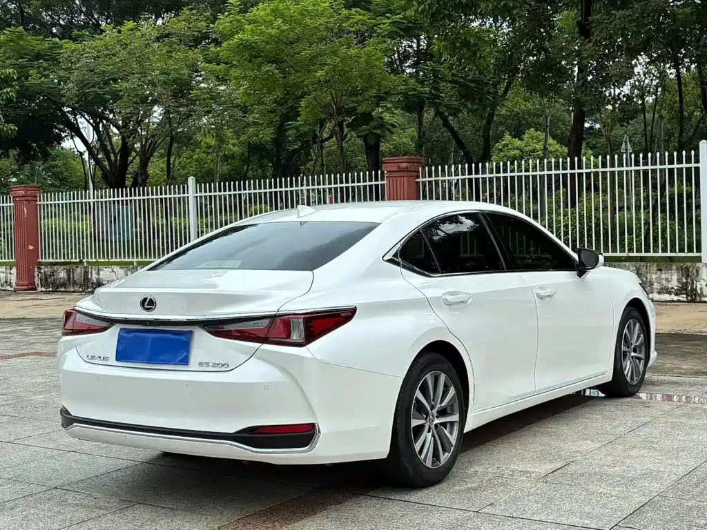 Lexus ES — фото 3