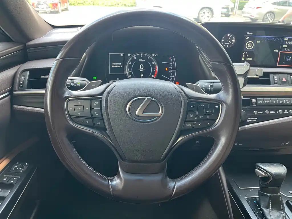Lexus ES — фото 16