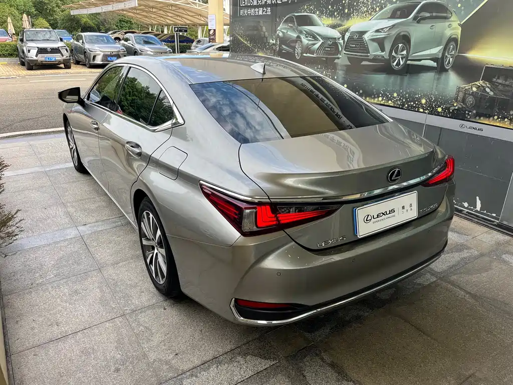 Lexus ES — фото 5