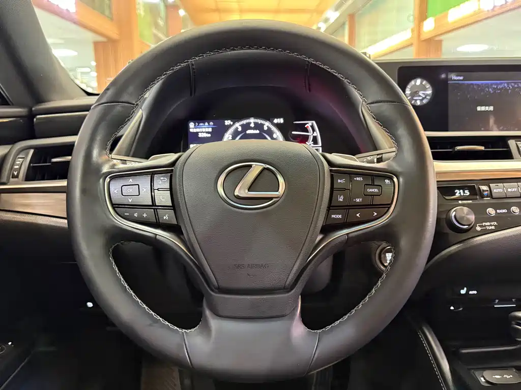 Lexus ES — фото 18
