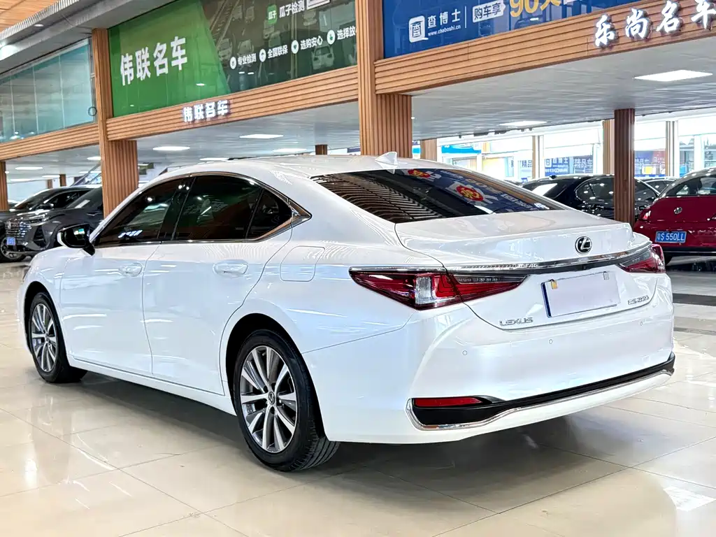 Lexus ES — фото 4