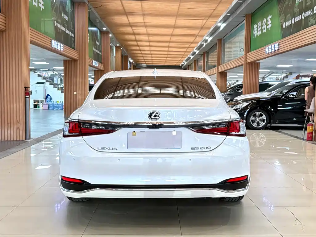 Lexus ES — фото 5