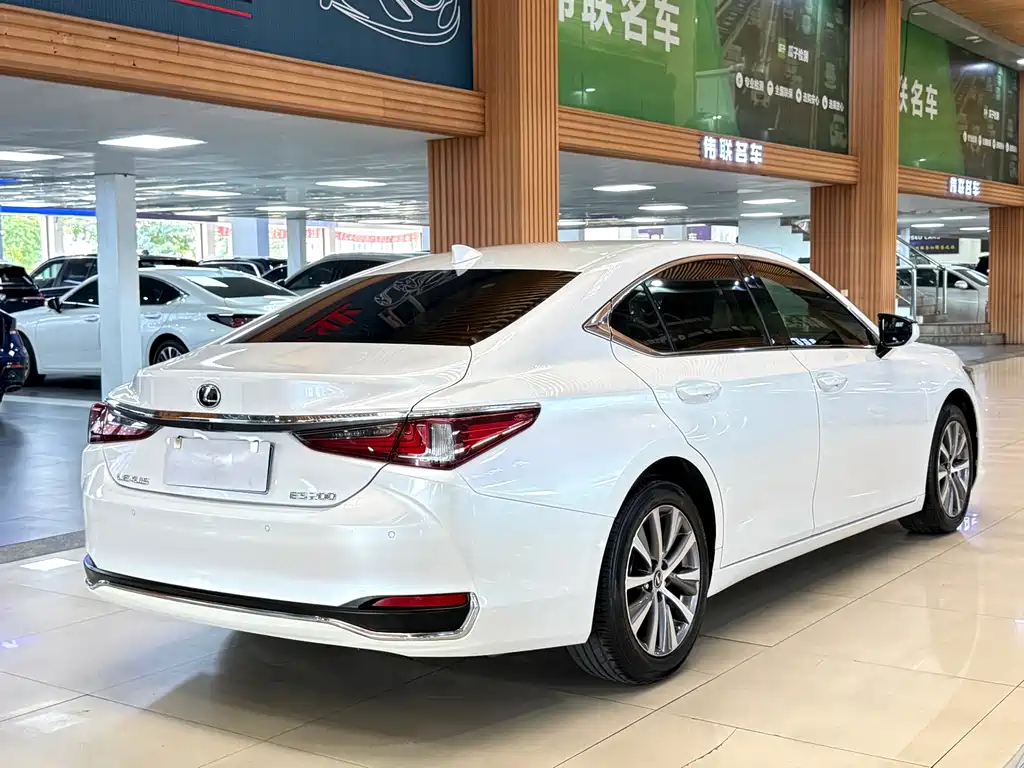 Lexus ES — фото 6