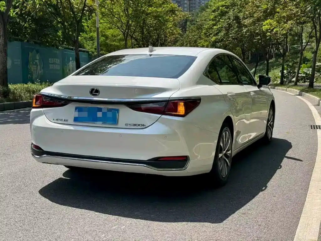 Lexus ES — фото 8