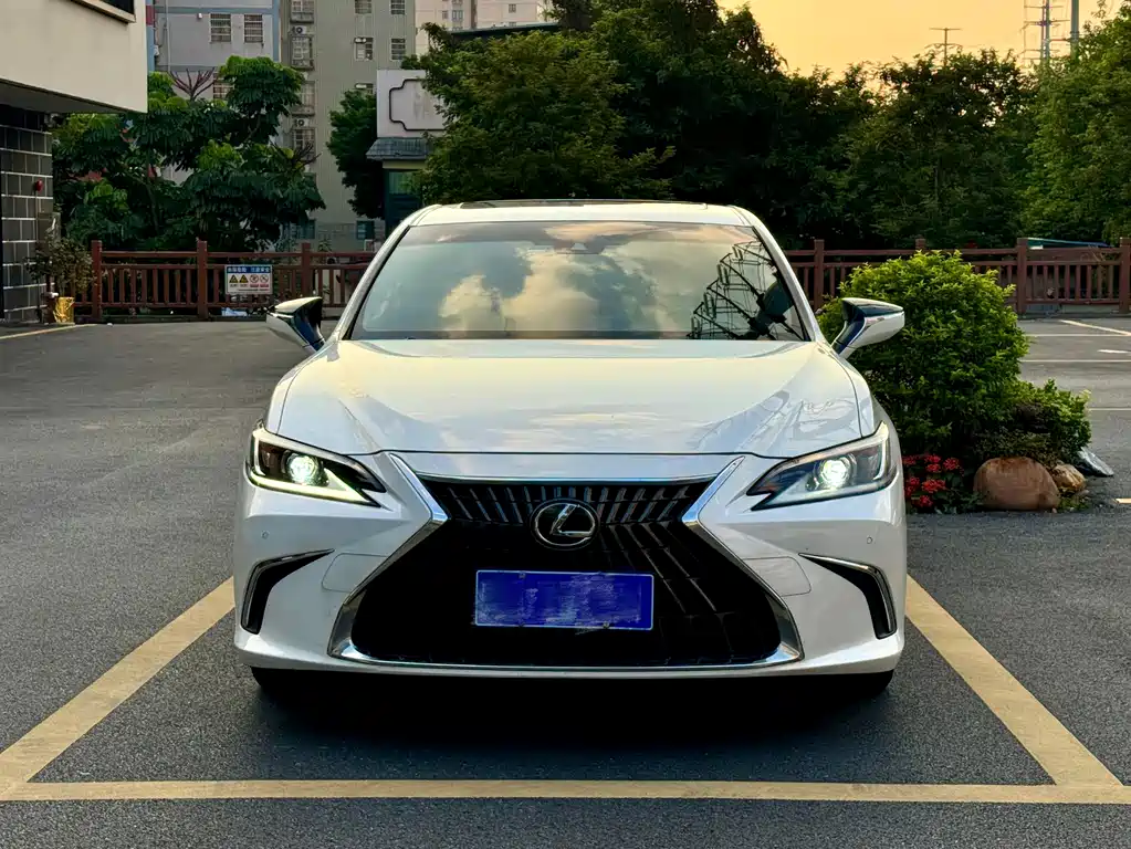 Lexus ES — фото 3
