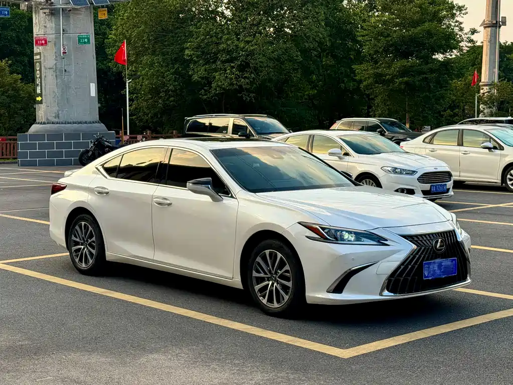 Lexus ES — фото 4