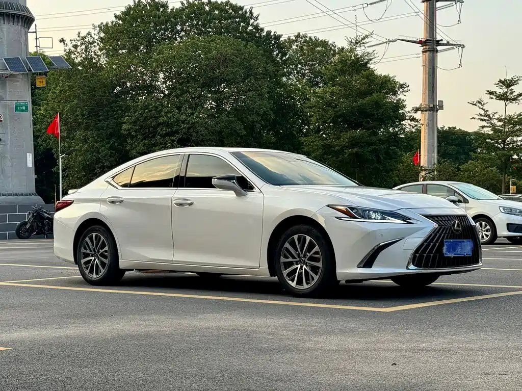 Lexus ES — фото 5