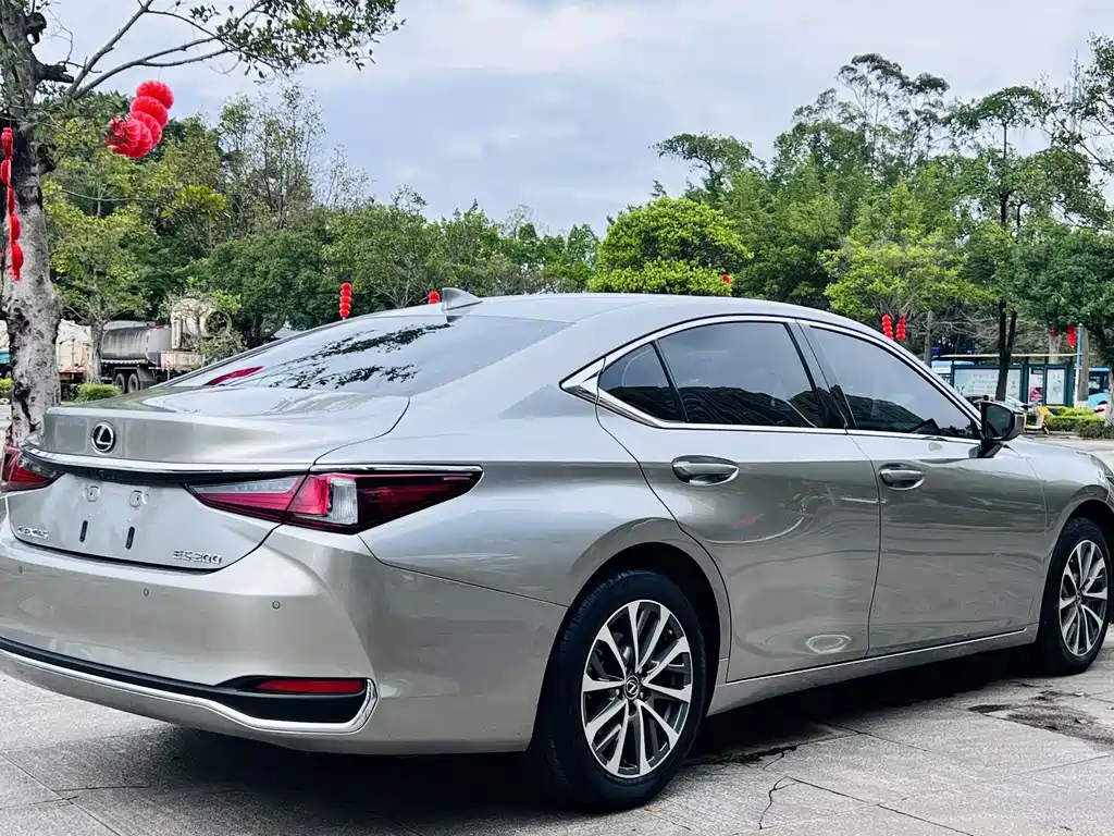 Lexus ES — фото 5