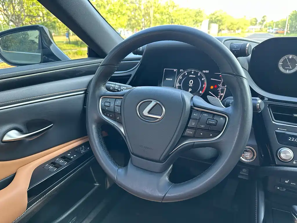 Lexus ES — фото 11