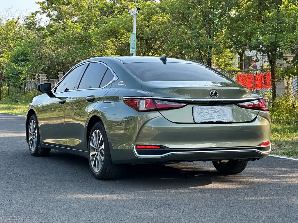 Lexus ES — фото 4