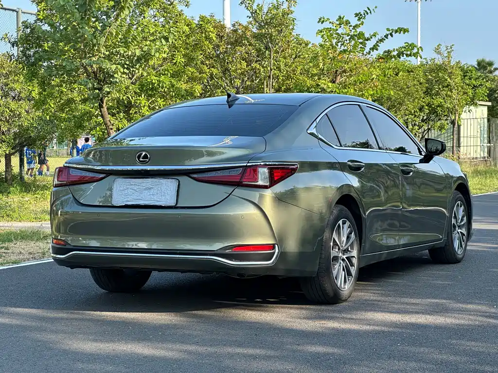 Lexus ES — фото 6