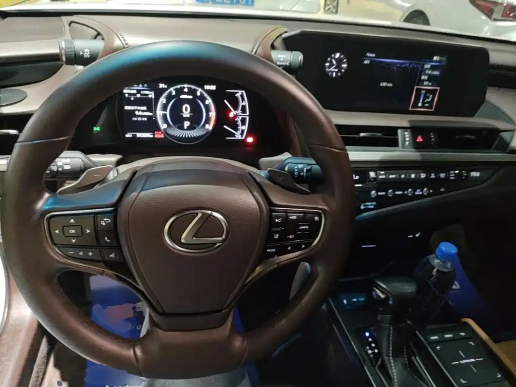 Lexus ES — фото 10