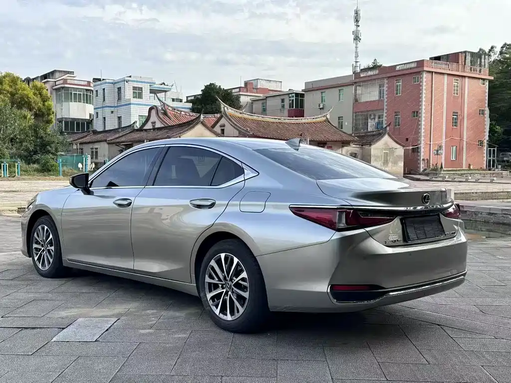 Lexus ES — фото 7