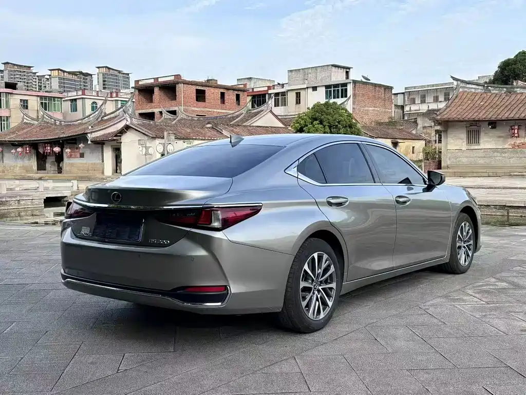 Lexus ES — фото 9