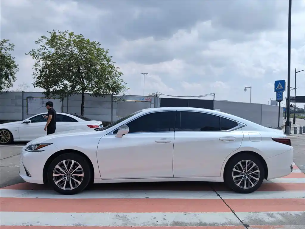 Lexus ES — фото 3