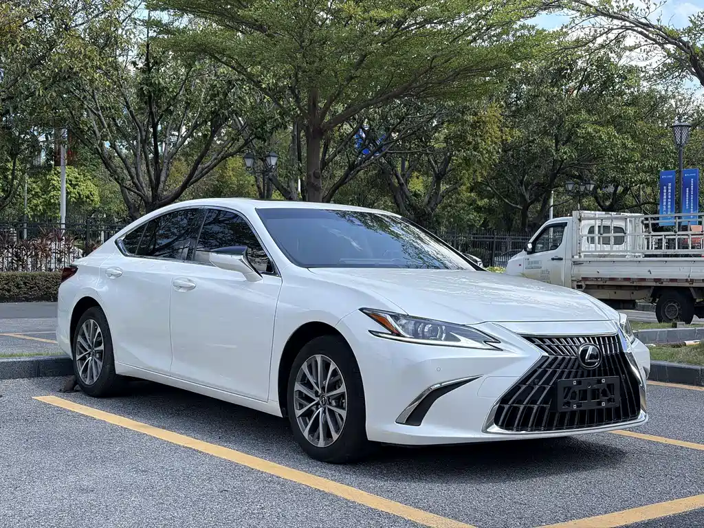 Lexus ES — фото 3