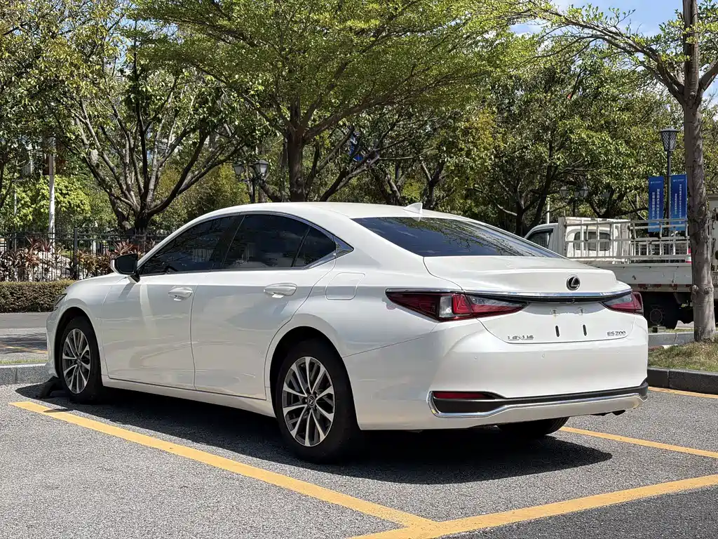Lexus ES — фото 4