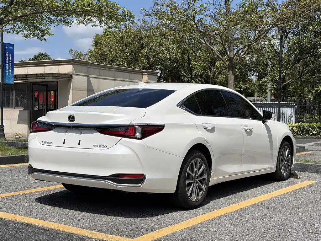 Lexus ES — фото 6